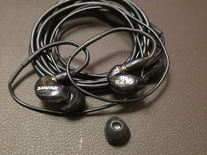 Fone de ouvido profissional Shure SE215 - preto