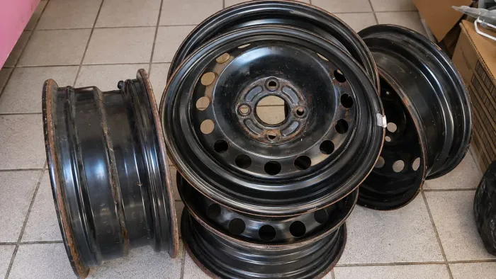 Jogo de Rodas de Ferro Ford Aro 14 com Calotas Originais