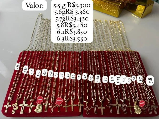 Corrente de ouro com pingente oca