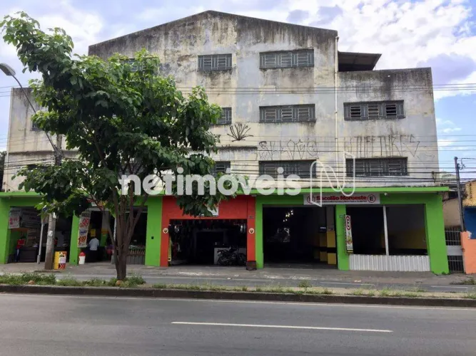 Prédio a venda com galpão e lojas na Avenida Pedro II após Avenida Catalão para renda ou r