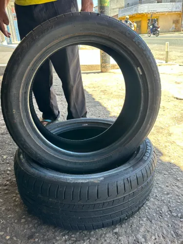 Vendo esses dois pneu comprei errado, aro 17 205/50