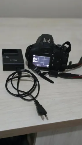 CAMERA CANON REBEL T100 + PENTE ORIGINAL KIT