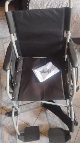Vende se cadeira de rodas nova