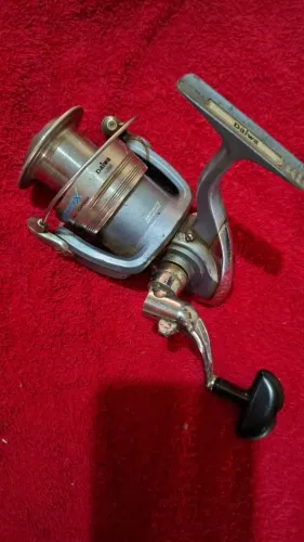 Molinete usado, em bom estado, da marca Daiwa crossfire 4.000x.