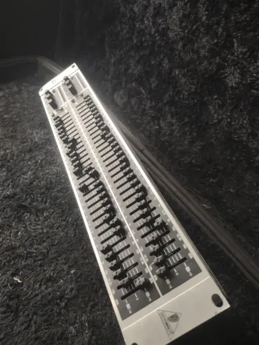 equalizador gráfico de 31 bandas Behringer Ultragraph Pro FBQ3102.