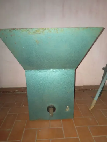 Tenho uma máquina de encher boneca.