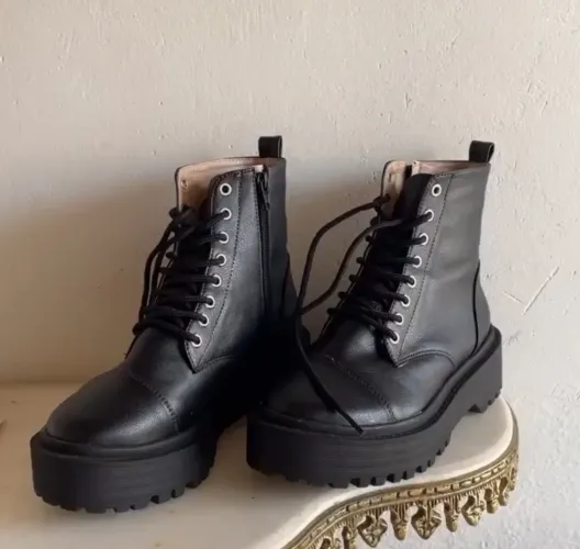 Bota preta Coturno 