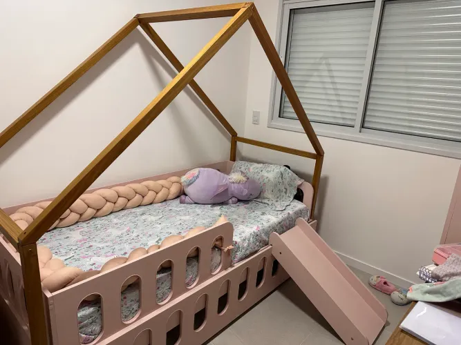 Vendo cama solteiro para menina