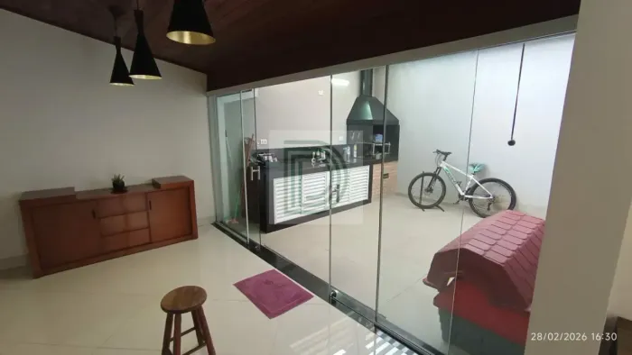Casa em condomínio na Granja Viana | Área gourmet com teto retrátil | 2 vagas
