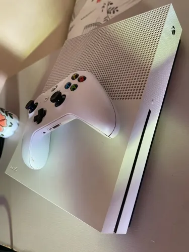 Xbox One S 800gb em excelente estado