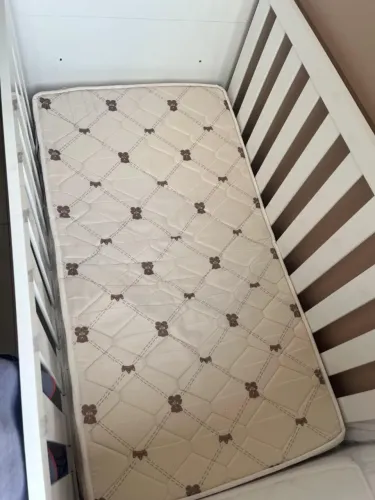 Berço Infantil 2 em 1 + Colchão + Travesseiro anti refluxo + Enxoval Completo