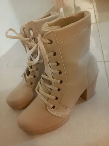 Bota off white 37 muito conservada