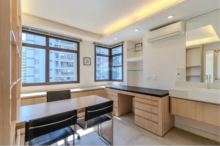 Pronto para Atender! Conjunto de 45m², Equipado e Versátil com 4 Ambientes!