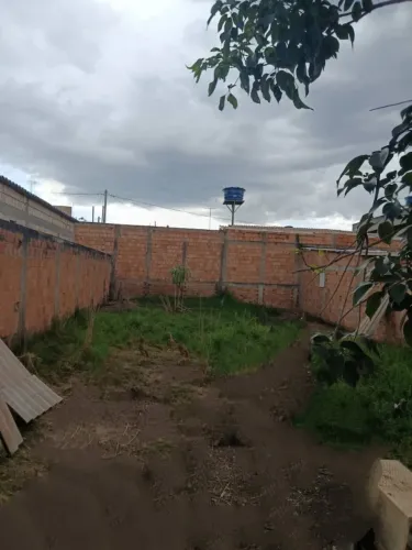 Lote murado e portão em São Sebastião