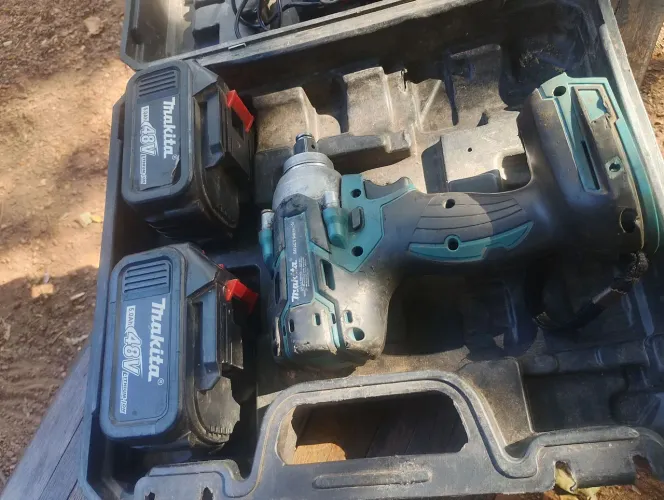 Furadeira de impacto Makita