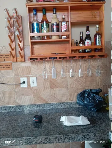 Vendo barzinho de madeira! E porta copo de madeira..