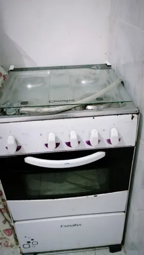 Fogão 4 bocas conservado. Com forno funcionando perfeitamente.
