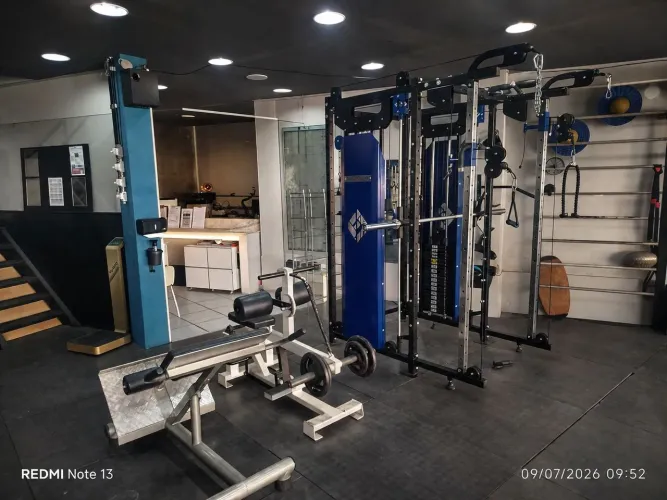 OPORTUNIDADE - Equipamentos de academia - em lote de equipamentos e varios diversos