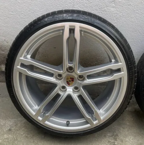 Rodas aro 19 Porsche.