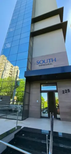 ALUGA-SE SALA COMERCIAL NO ED.SOUTH EMPRESARIAL/ PRÓXIMO AO RIO PRETO SHOPPING