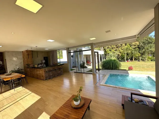 Vendo casa/chácara em condomínio fechado em Nerópolis