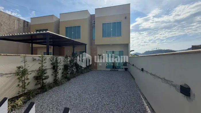 CASA A VENDA EM DOM JOAQUIM MOBILIADA, COM 2 QUARTOS COM AMPLO ESPAÇO DE TERRENO