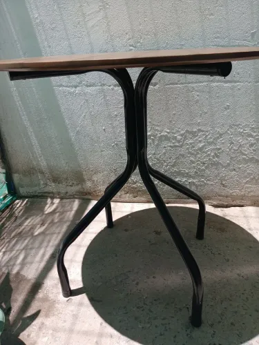 VENDO Mesa com tampo de madeira