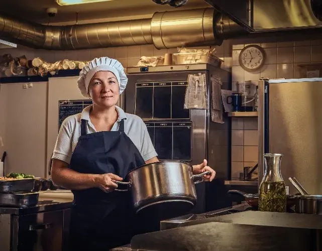 Cozinheira - Casa de Família (Seg a Sex | 07h às 16h)