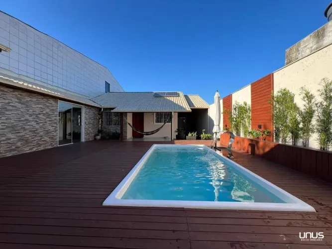 Casa com piscina à venda em Forquilhinha, São José