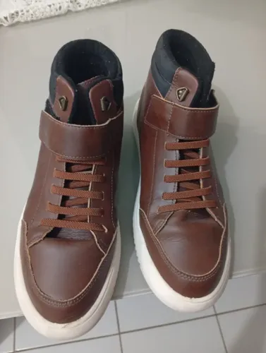 Vendo tênis da marca Bibi tamanho 37. Novo