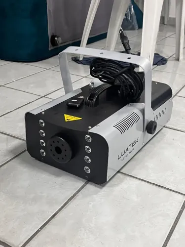 Vende-se uma máquina de fumaça pra deixa sua festa em forma de balada 300,00$
