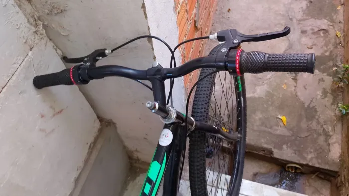 bicicleta aro 29 com 8 meses de uso.