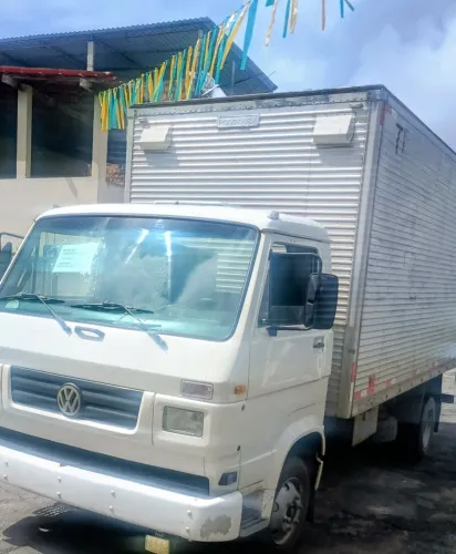 Caminhão 8-140