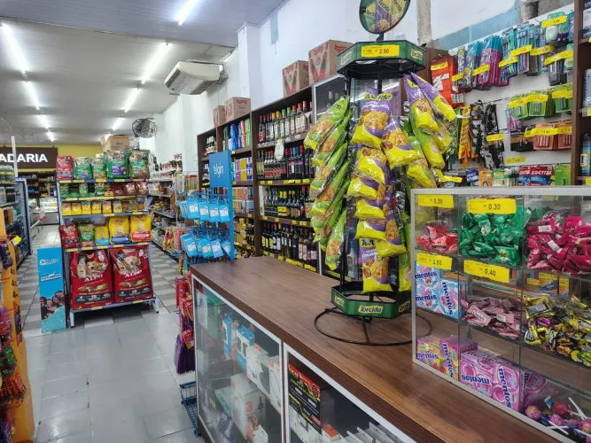 MERCADO  NA   REGIÃO DE FERRAZ  MOV  MÉDIO 190 MIL, PREÇO 499 MIL.