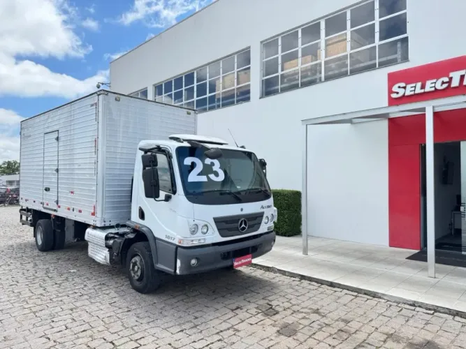 Mercedes-Benz Accelo 1017 4x2.