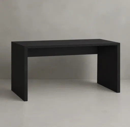 Mesa de computador com várias utilidade