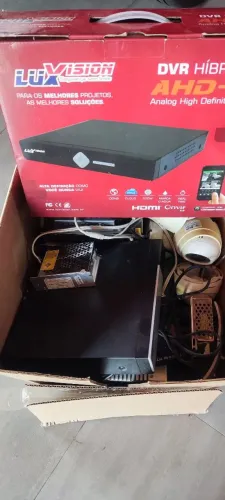DVR com câmeras e fonte