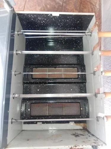 Churrasqueira assador a gaz ( rotativa 5 espertos)  marca : arke