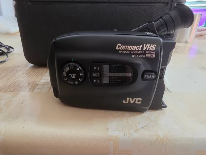 Camera filmadora VHS compact JVC VideoMovie GR-AX350U