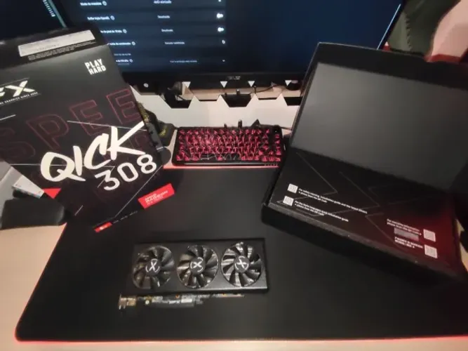 Placa de Vídeo XFX Radeon RX 7600 QICK 308 8GB GDDR6 - 10 Meses de Uso, Caixa e Garantia