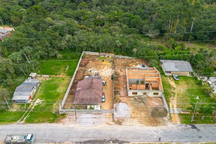 Terreno Amplo com 2030 m² no Jardim Del Rey