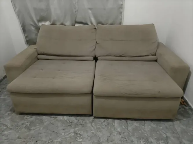 Sofá Retrátil e Reclinável Bege Suede - Confortável e Espaçoso