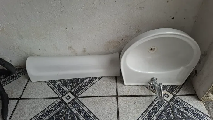 Vendo Pia banheiro 