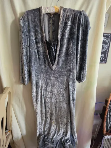 Vestido midi de veludo cinza assimetrico 42  