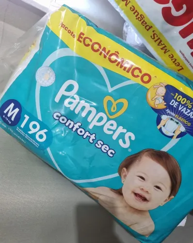 FRALDA PAMPERS M (196 unidades)