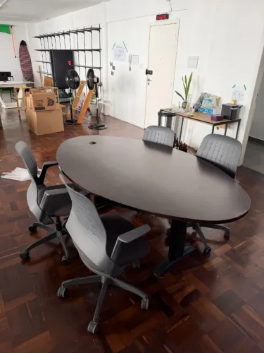 Mesa de Reunião Oval 2,00m x 1,20m - Grande / Escritório