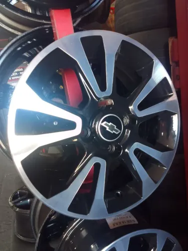 Vendo jogo de rodas aro 14 furação 4x100mm liga leve R$ 2.100,00 rodas novas na caixa 