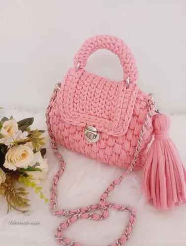Bolsa feita mão em crochê ?