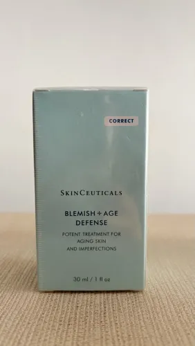 BLEMISH + AGE DEFENSE SÉRUM TRIPLA AÇÃO