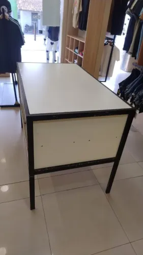 Mesa para loja